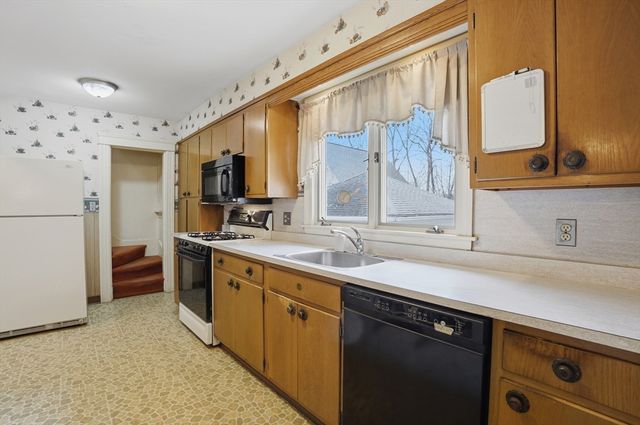 18 Davidson Road, Worcester, MA 01605