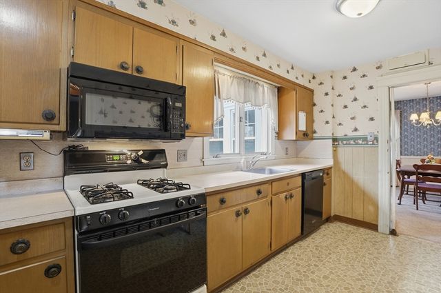 18 Davidson Road, Worcester, MA 01605