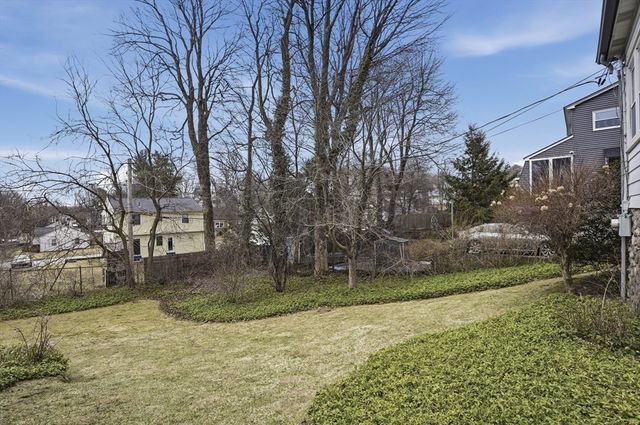 18 Davidson Road, Worcester, MA 01605