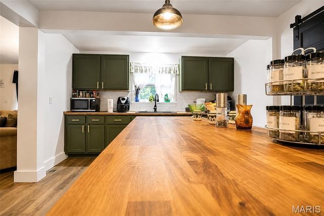 418 E Marvin Avenue, Fredericktown, MO 63645