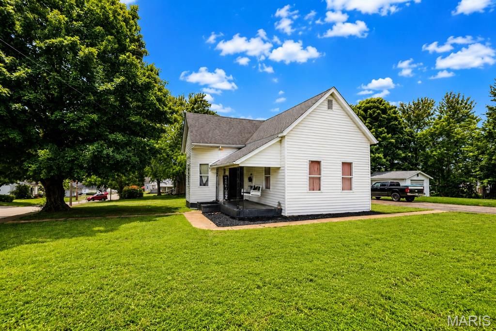 418 E Marvin Avenue, Fredericktown, MO 63645
