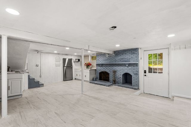 8 Priscilla Lane, Billerica, MA 01821