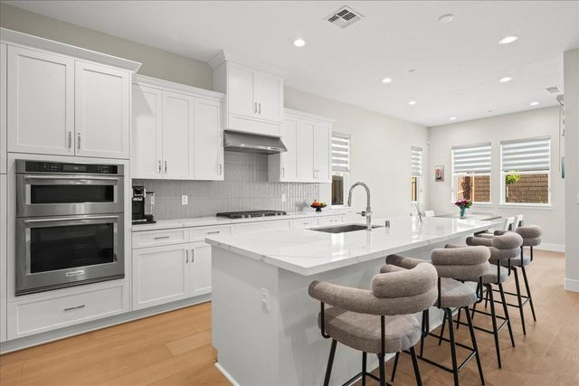 4211 Meadow Crest Dr, Folsom, CA 95630