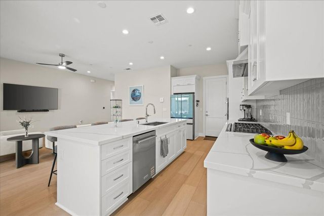 4211 Meadow Crest Dr, Folsom, CA 95630
