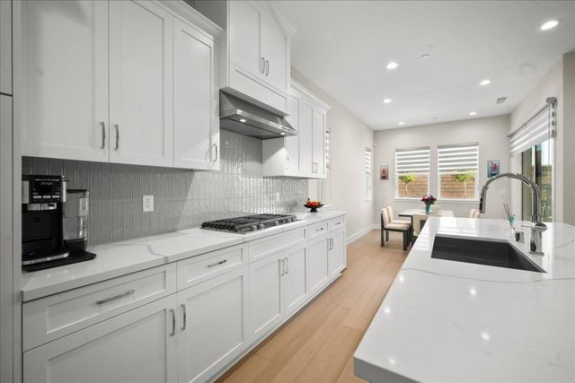 4211 Meadow Crest Dr, Folsom, CA 95630