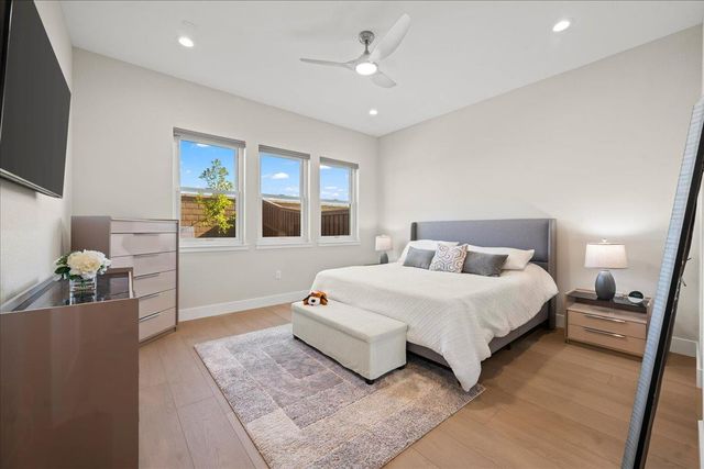 4211 Meadow Crest Dr, Folsom, CA 95630