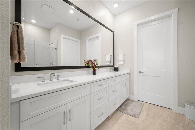 4211 Meadow Crest Dr, Folsom, CA 95630