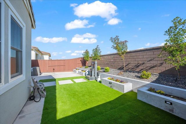 4211 Meadow Crest Dr, Folsom, CA 95630