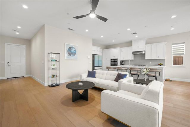 4211 Meadow Crest Dr, Folsom, CA 95630