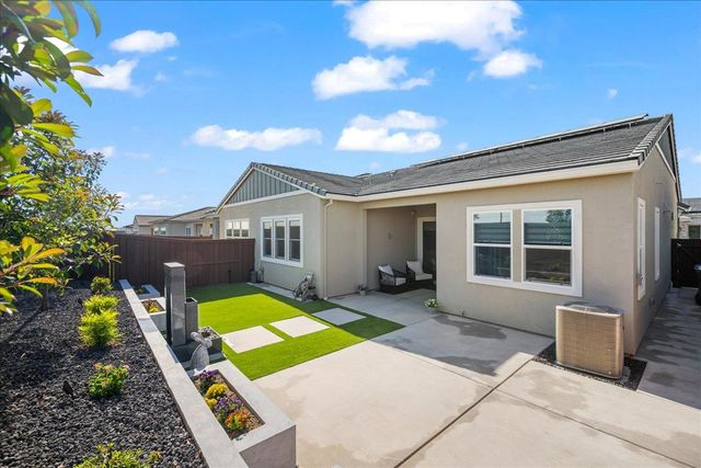 4211 Meadow Crest Dr, Folsom, CA 95630