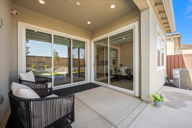 4211 Meadow Crest Dr, Folsom, CA 95630