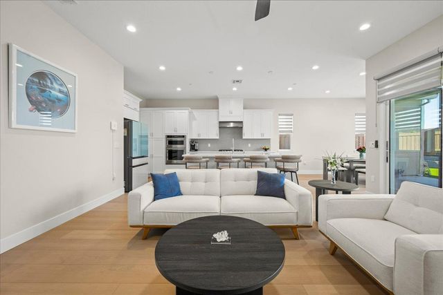 4211 Meadow Crest Dr, Folsom, CA 95630