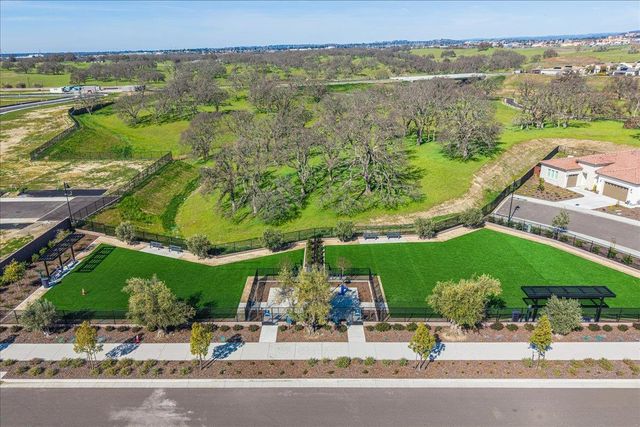4211 Meadow Crest Dr, Folsom, CA 95630