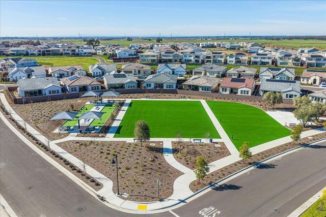 4211 Meadow Crest Dr, Folsom, CA 95630