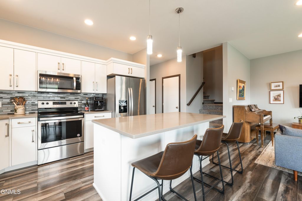 3825 Stacy Drive, Bismarck, ND 58504 photo 4