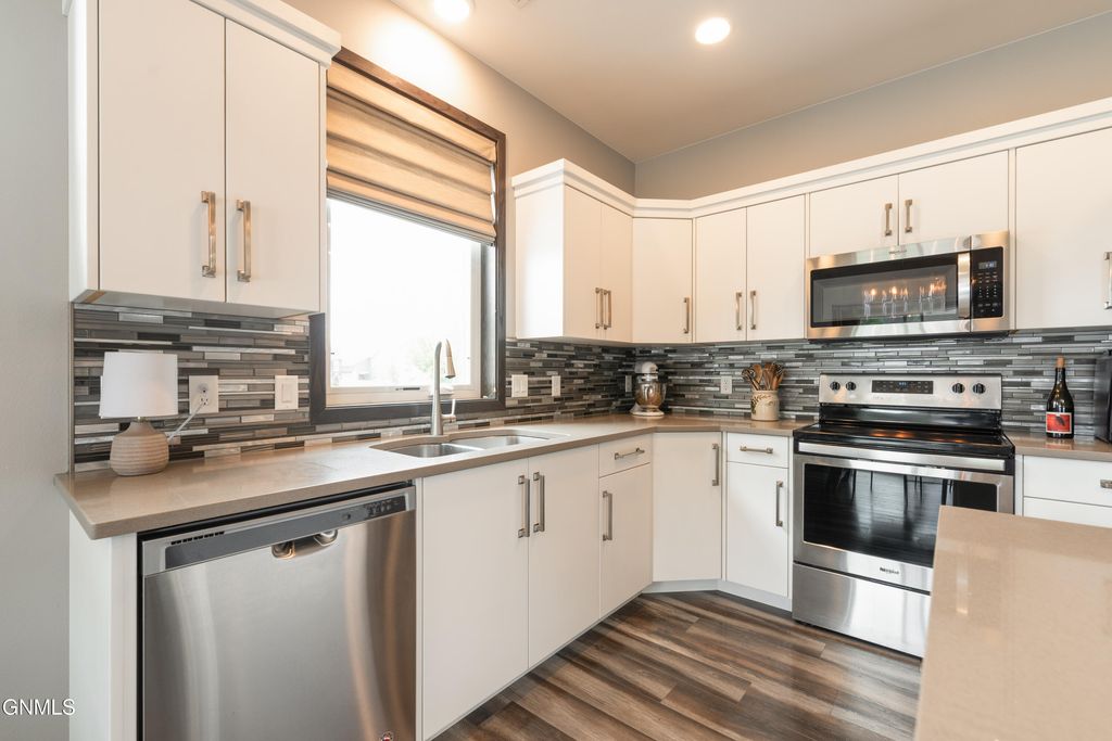 3825 Stacy Drive, Bismarck, ND 58504 photo 5