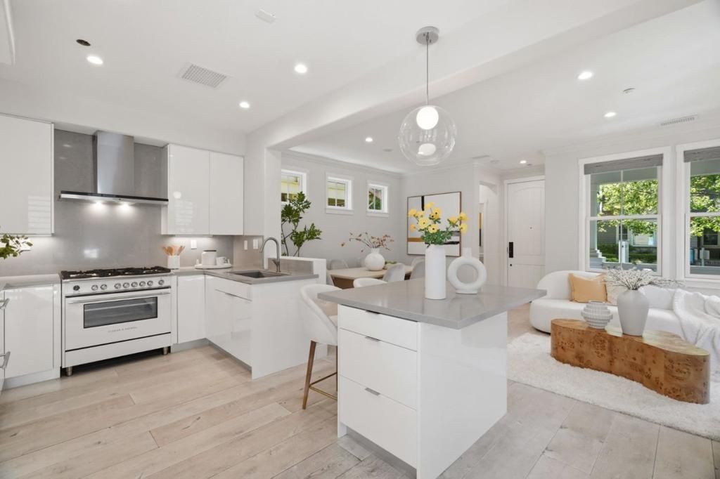 Image 11 of property listing at 210 Morgan Lane, Menlo Park, CA 94025