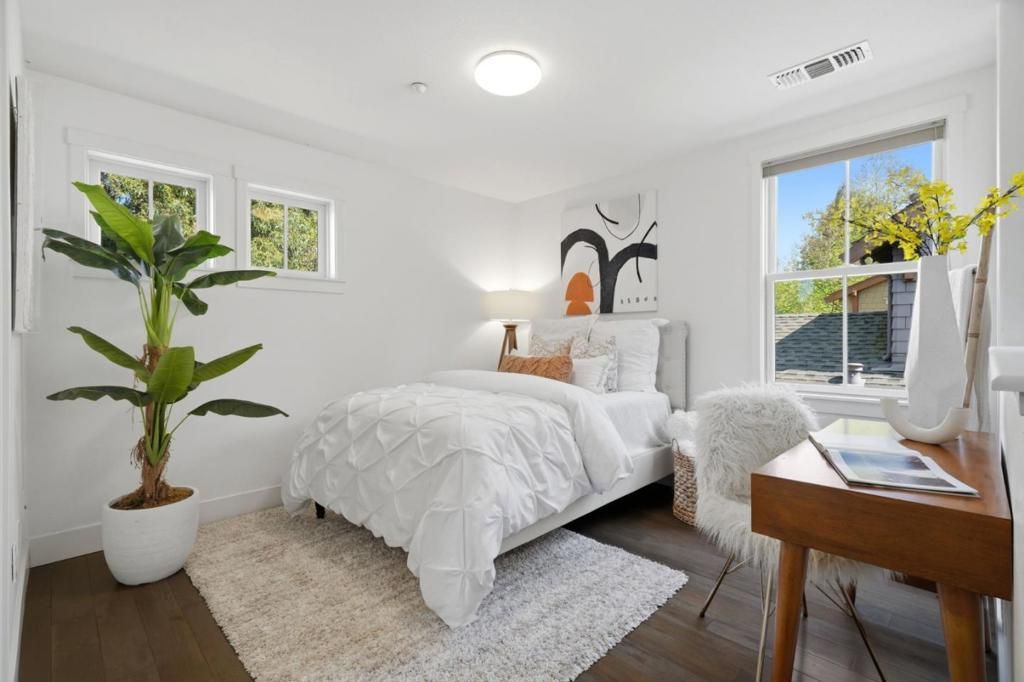 Image 24 of property listing at 210 Morgan Lane, Menlo Park, CA 94025