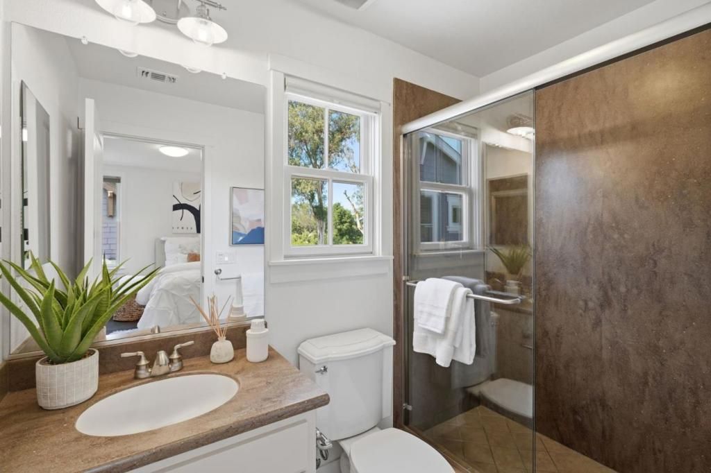 Image 25 of property listing at 210 Morgan Lane, Menlo Park, CA 94025