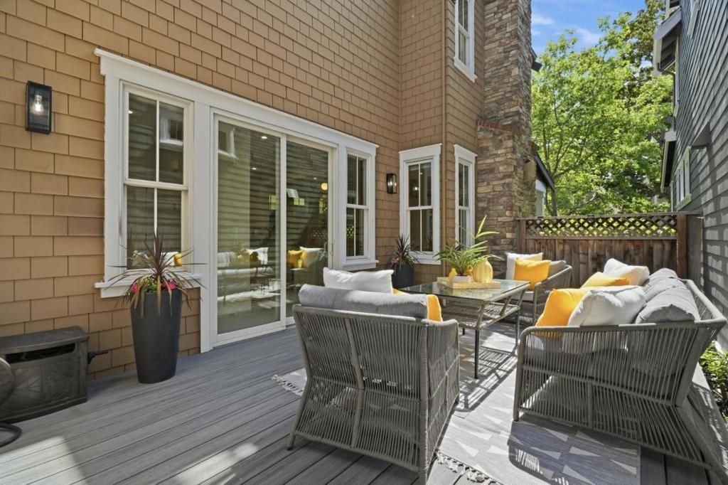 Image 26 of property listing at 210 Morgan Lane, Menlo Park, CA 94025