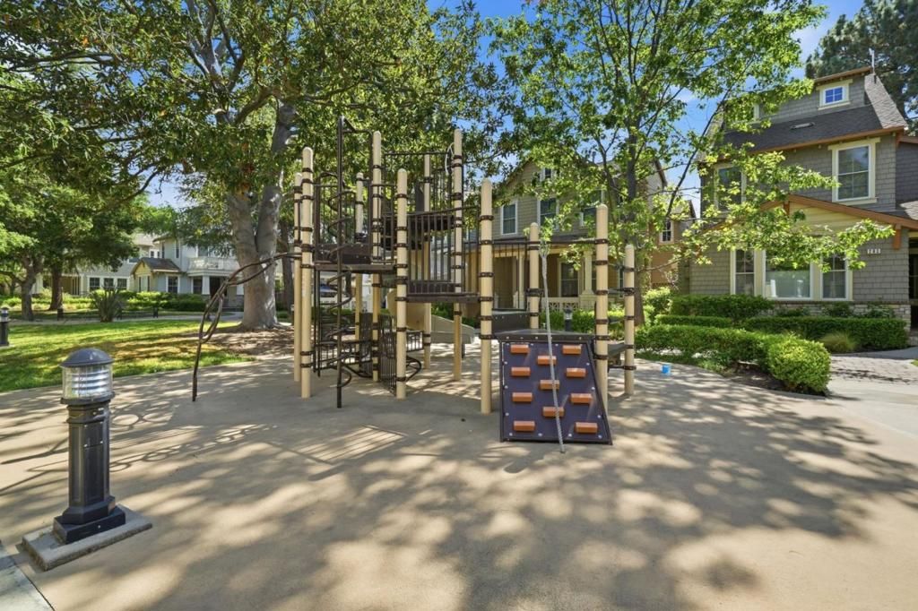 Image 29 of property listing at 210 Morgan Lane, Menlo Park, CA 94025