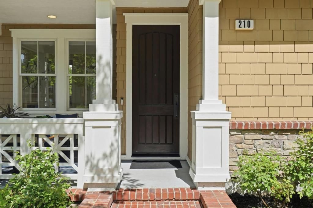 Image 3 of property listing at 210 Morgan Lane, Menlo Park, CA 94025