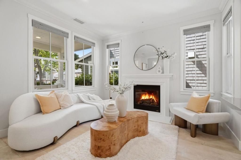 Image 5 of property listing at 210 Morgan Lane, Menlo Park, CA 94025