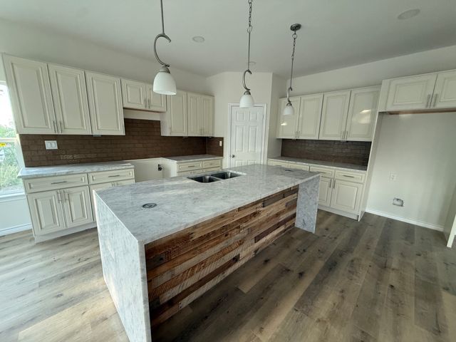 709 Blue Fathom Drive, Runaway Bay, TX 76426