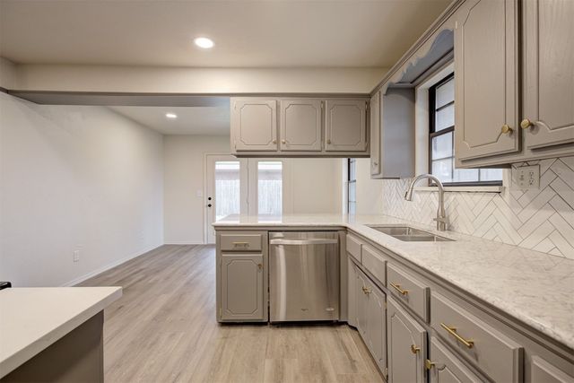 8008 NW 111th Street, Oklahoma City, OK 73162