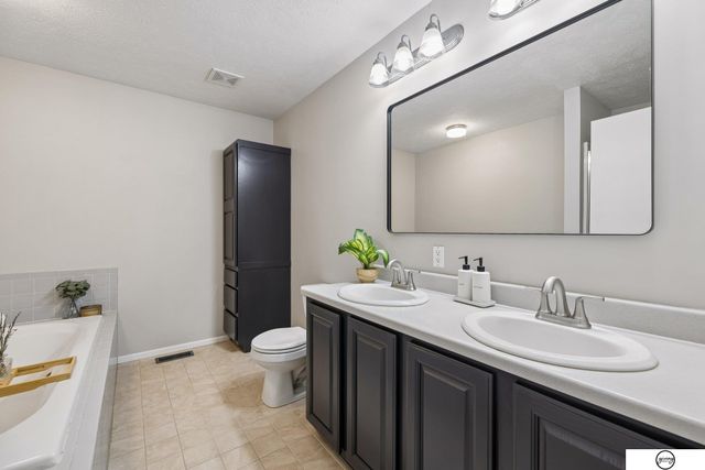 7412 Collister Road, Lincoln, NE 68516