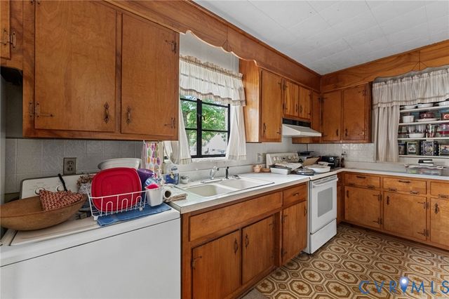 3003 Trenton St, Hopewell, VA 23860