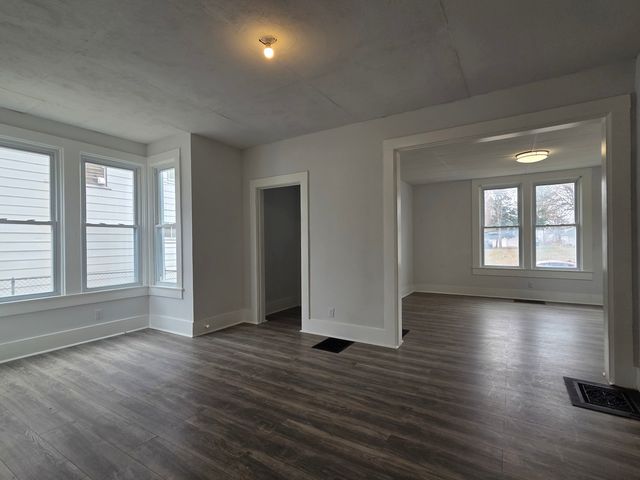 916 E 14th Street, Davenport, IA 52803