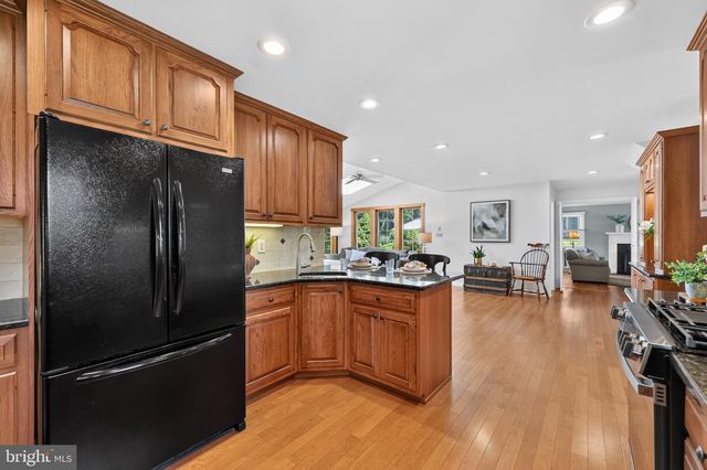 1145 BEVERLY RD, Jenkintown, PA 19046
