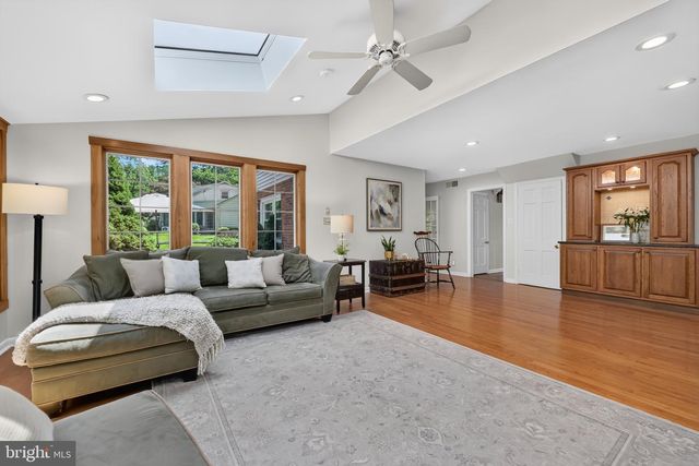 1145 BEVERLY RD, Jenkintown, PA 19046