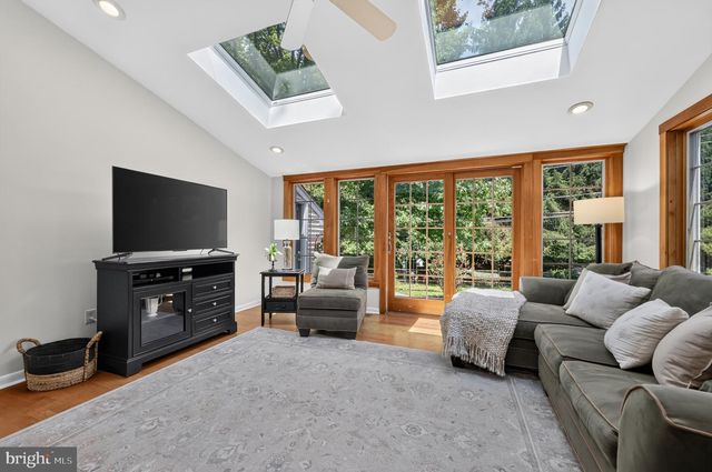 1145 BEVERLY RD, Jenkintown, PA 19046