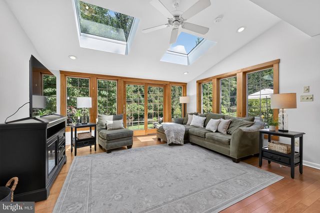 1145 BEVERLY RD, Jenkintown, PA 19046