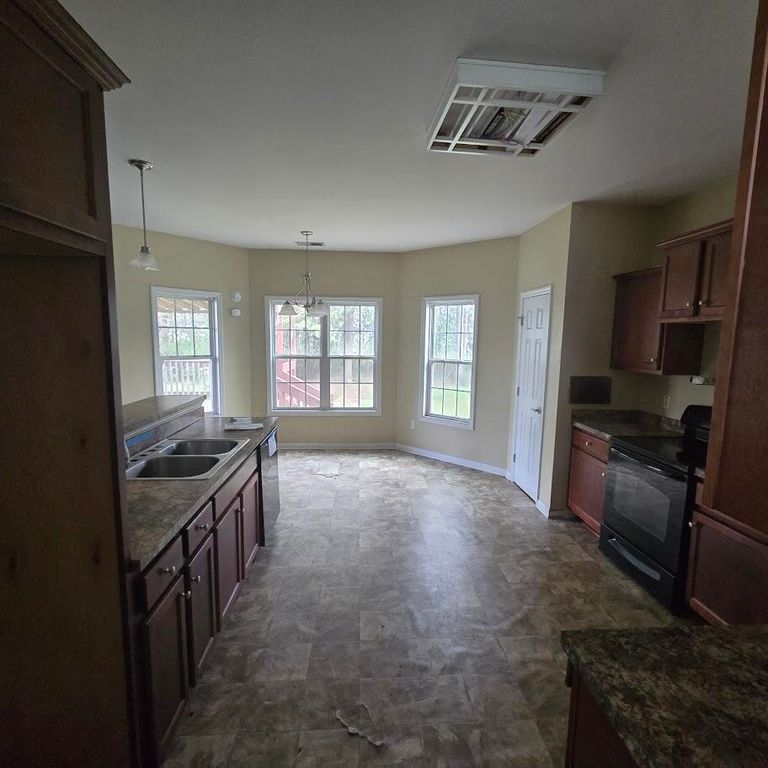 Image 11 of property listing at 815 Northwood Drive, Orangeburg, SC 29115