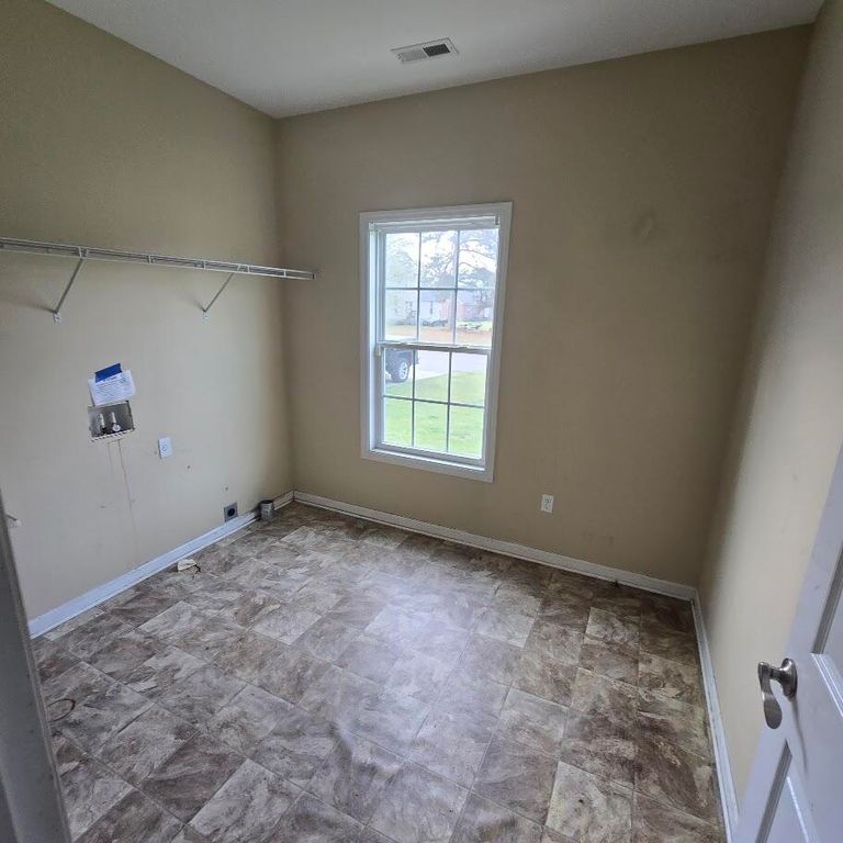 Image 6 of property listing at 815 Northwood Drive, Orangeburg, SC 29115