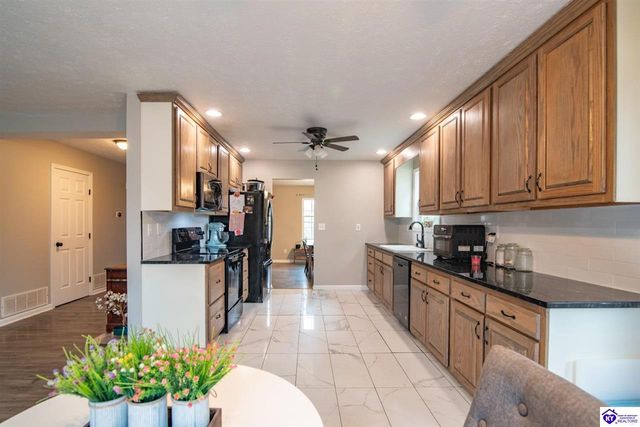 182 Woodview Drive, Brandenburg, KY 40108