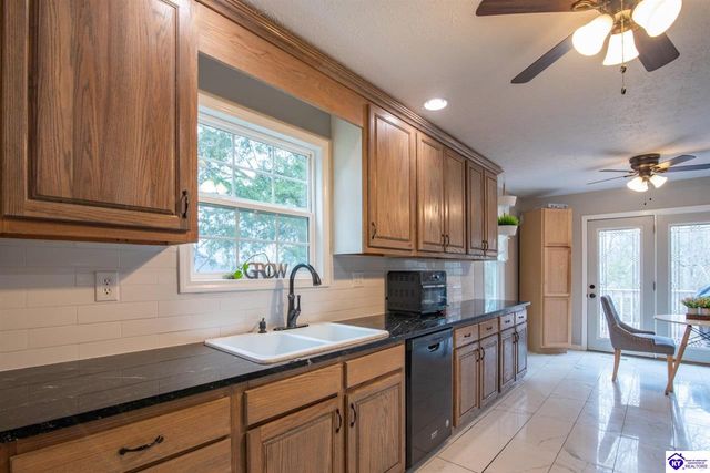 182 Woodview Drive, Brandenburg, KY 40108