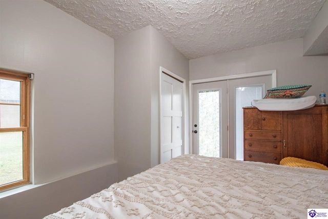 182 Woodview Drive, Brandenburg, KY 40108