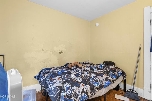 647 Carlton Street, Toledo, OH 43609