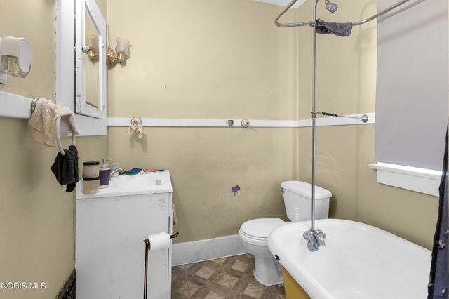 647 Carlton Street, Toledo, OH 43609