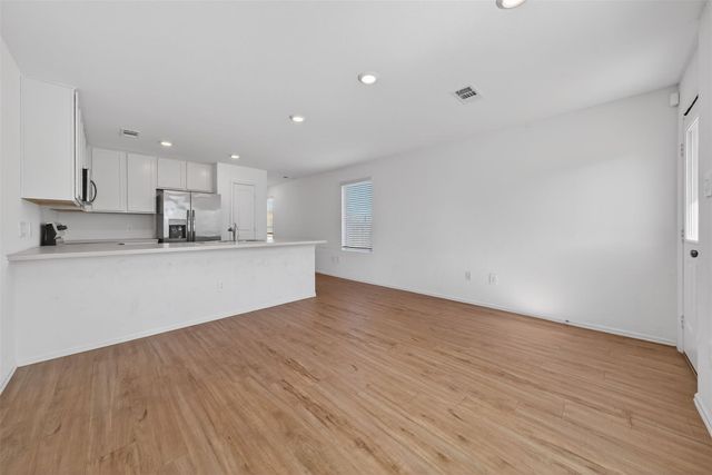 42 County Road 5201, Cleveland, TX 77327