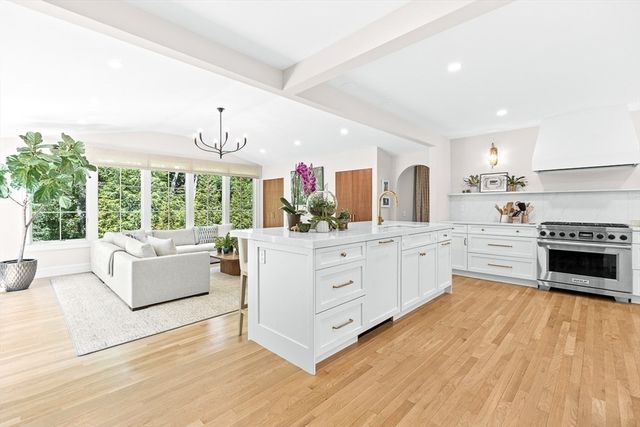 39 Fairbanks Ave, Wellesley, MA 02481