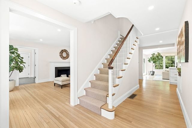 39 Fairbanks Ave, Wellesley, MA 02481