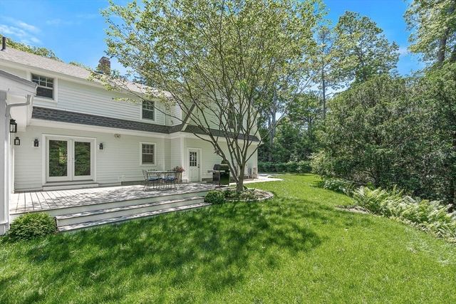39 Fairbanks Ave, Wellesley, MA 02481