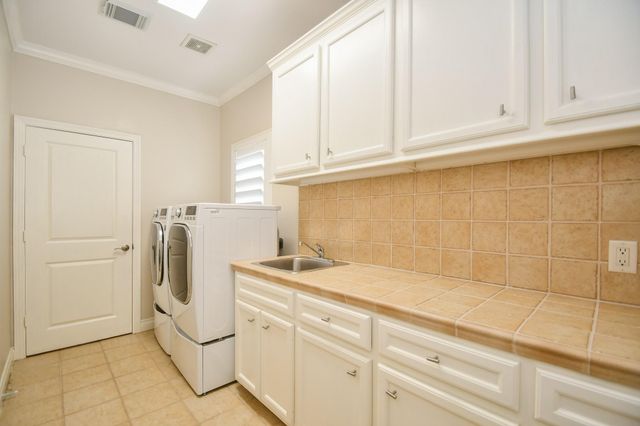 7626 E Jordan Cove, Houston, TX 77055