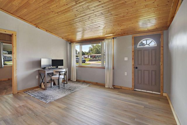 10308 Root River DRIVE, Caledonia, WI 53108