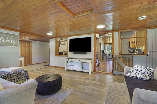 10308 Root River DRIVE, Caledonia, WI 53108